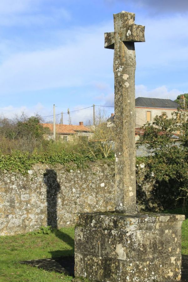 Croix hosannière cimetière bas