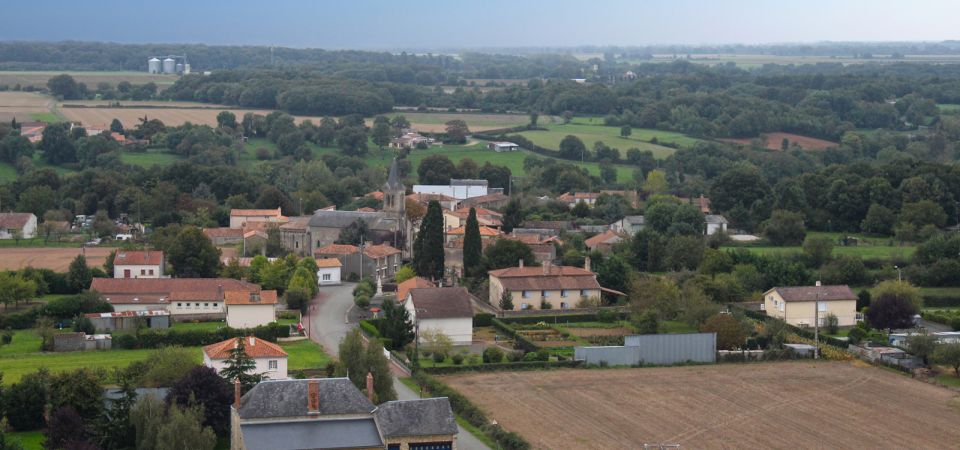 Vue aérienne du bourg de Lamairé