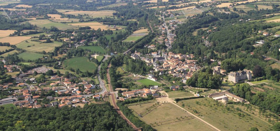 Vue aérienne du bourg de Saint Loup Lamairé